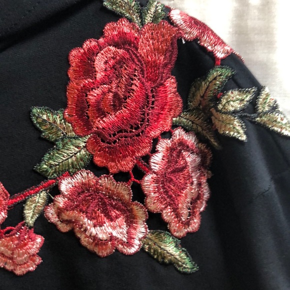 Long Sleeve Crop Top - Picture 3 of 7